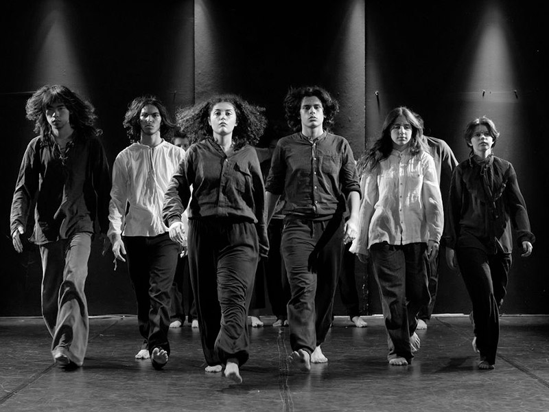 ACROBATS OF TIME / ACROBATI DEL TEMPO