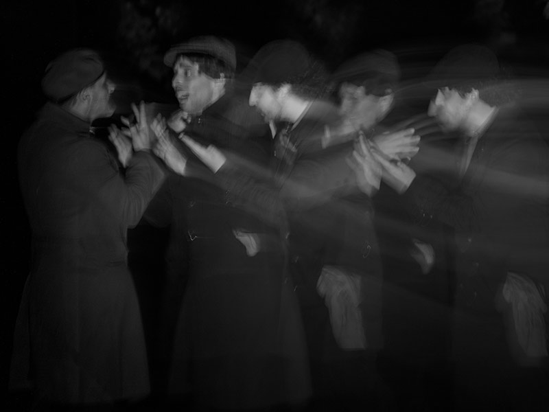 La notte sulle spalle