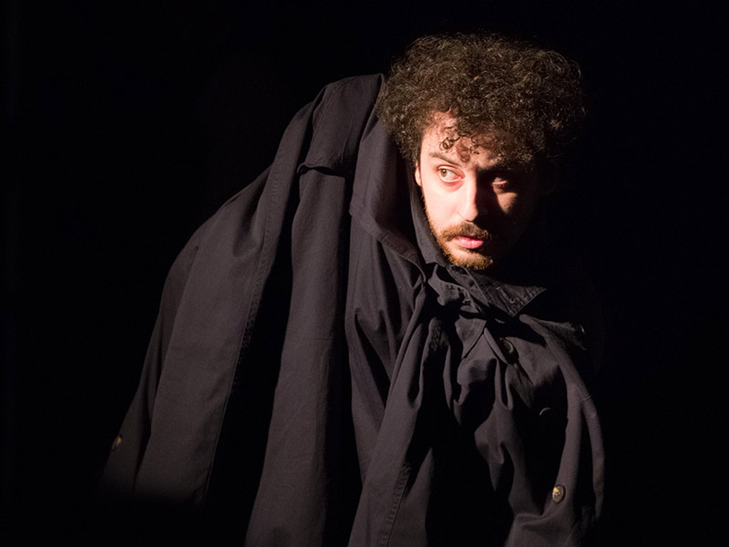 La notte sulle spalle