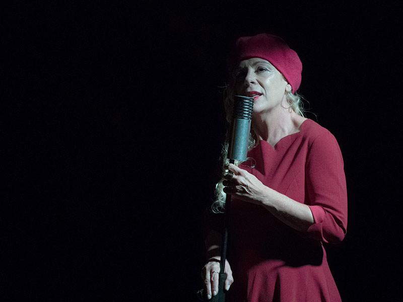 La notte sulle spalle