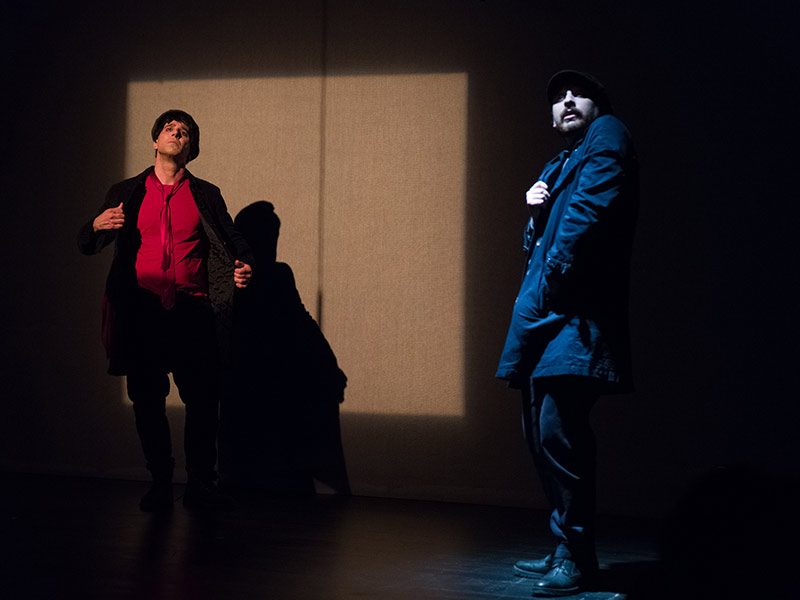 La notte sulle spalle